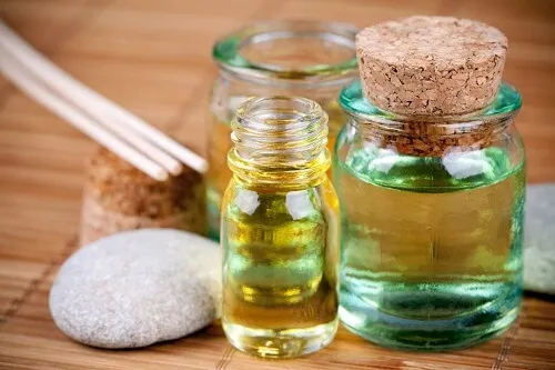 4 aceites para reparar el cabello dañado