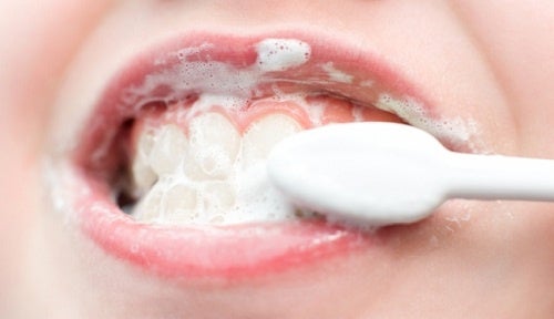 Diariamente Belicoso Residente Cómo blanquear los dientes con productos caseros? - Mejor con Salud