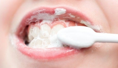 Clancy Mimar Lesionarse Cómo blanquear los dientes con productos caseros? - Mejor con Salud