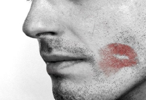 8 Posibles alertas de que un hombre te engaña