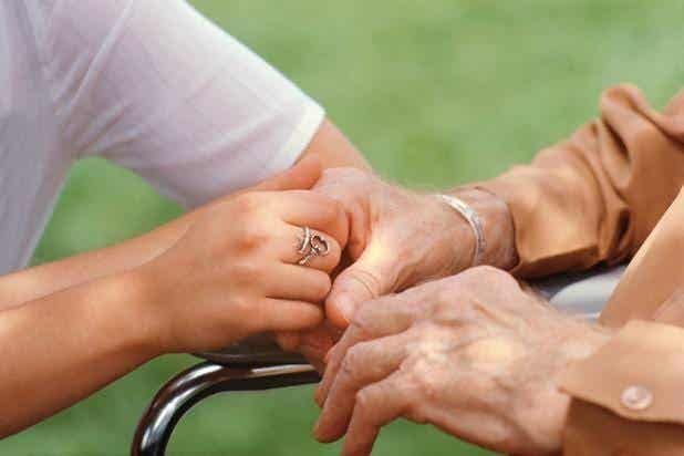 Estrategias básicas para cuidar a un familiar con Alzheimer