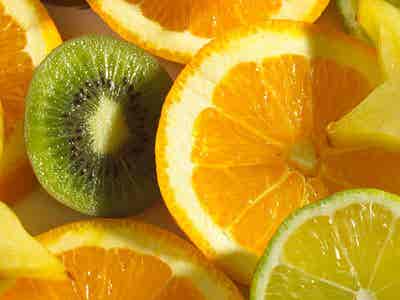 Las mucosidades pueden ser aliviadas con zumo de naranja y kiwi.