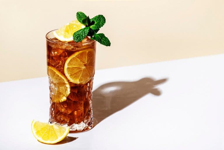 Té con cáscara de limón