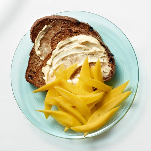 Pan-tostado-con-mango