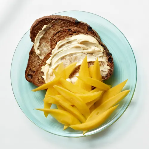 Pan-tostado-con-mango