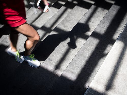 ¿Te gusta subir escaleras? Conoce los beneficios de hacerlo
