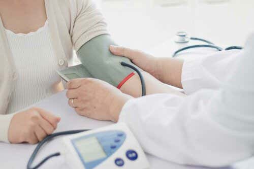 ¿Hierbas medicinales pueden ayudar a bajar la presión sanguínea?