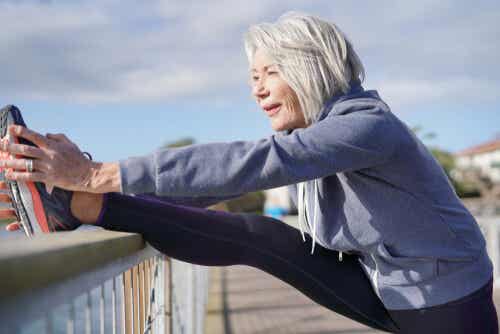 Hacer ejercicio a diario ayuda a vivir por más tiempo.