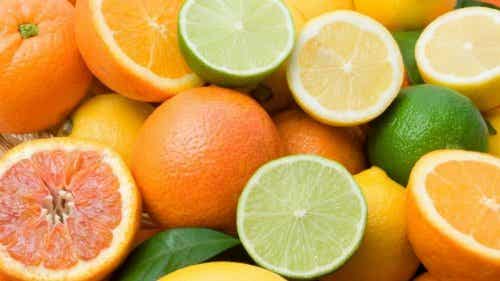 Los cítricos contienen vitamina C, ideal para reafirmar tu piel.