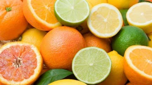 naranja y limón para combatir el sangrado de encías