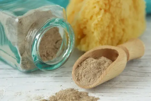 ghassoul en un bote transparete