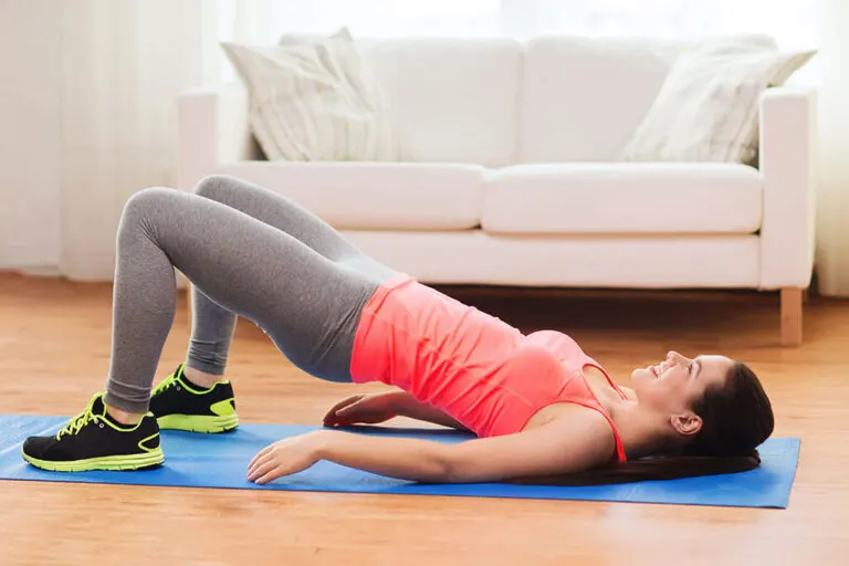 7 ejercicios para reafirmar los glúteos en casa