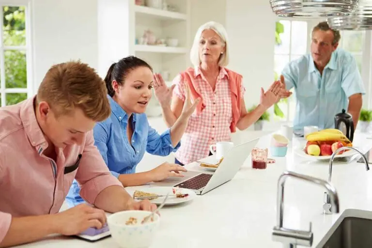 Familiares tóxicos: ¿Cómo podemos defendernos?