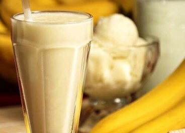 Cómo hacer un batido de plátano y avena saciante