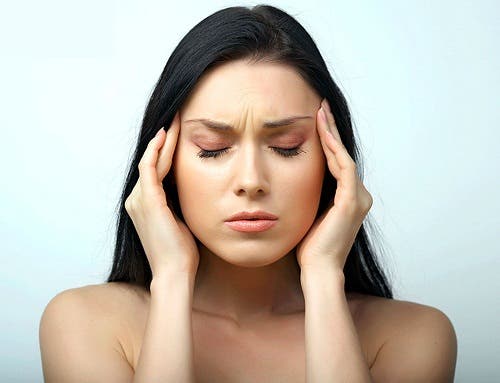 mujer que sufre estrés crónico