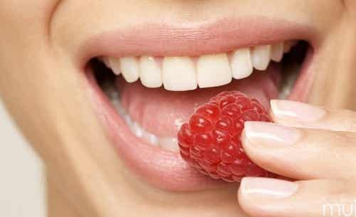 Los mejores y los peores alimentos para los dientes