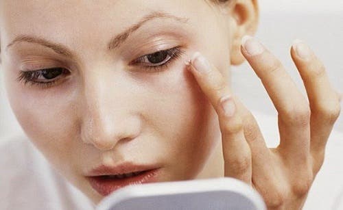 Trucos de belleza para lucir un rostro más fino y delgado