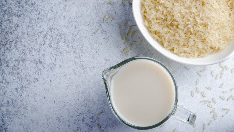 Cómo hacer un tónico facial natural de agua de arroz