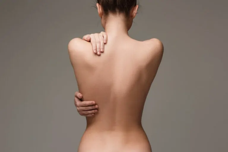 Tips para lucir una hermosa espalda sin acné