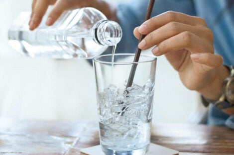 Cómo Hacer Y Cuáles Son Los Beneficios Del Agua Alcalina Mejor Con Salud