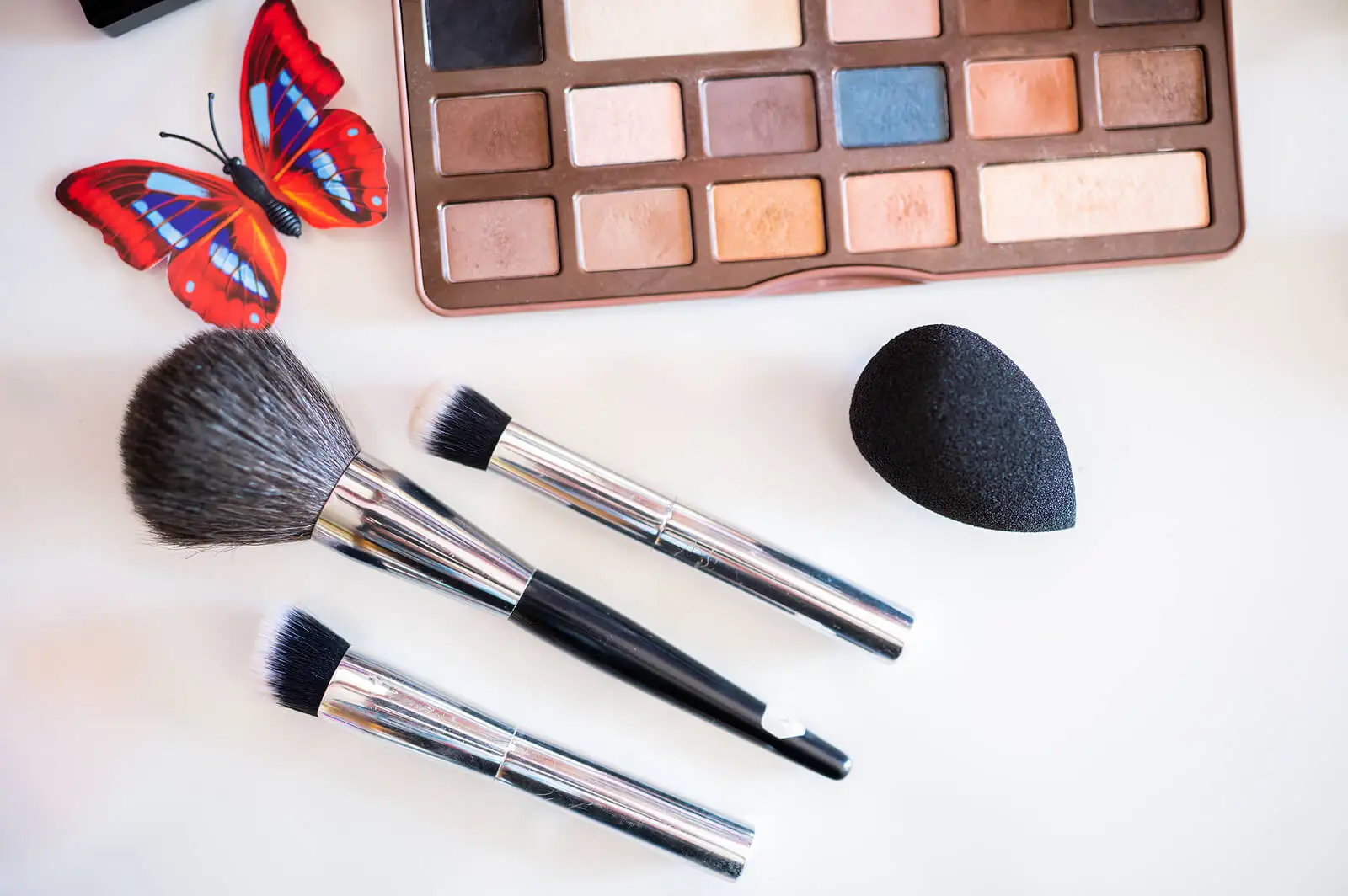 Artículos de maquillaje.