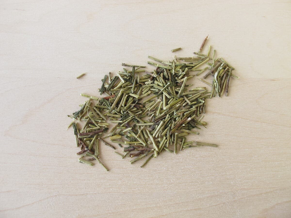 Ramas de kukicha o té de tres años.