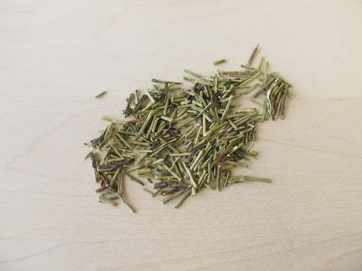 Ramas de kukicha o té de tres años.