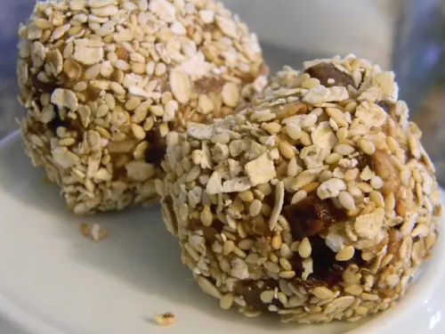 Este rebozado de semillas de avena combina muy bien con las barritas de naranja.