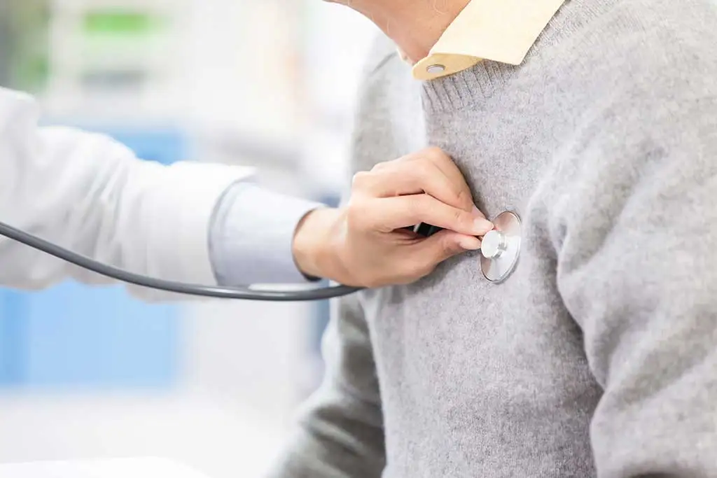 Paciente cardiópata que usa dedalera.