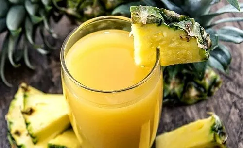 Zumo de naranja y piña: ideal para combatir las agujetas