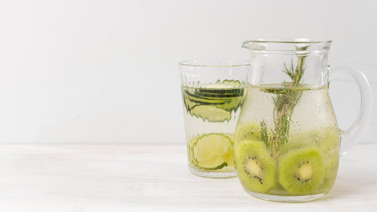 Agua de kiwi y lima