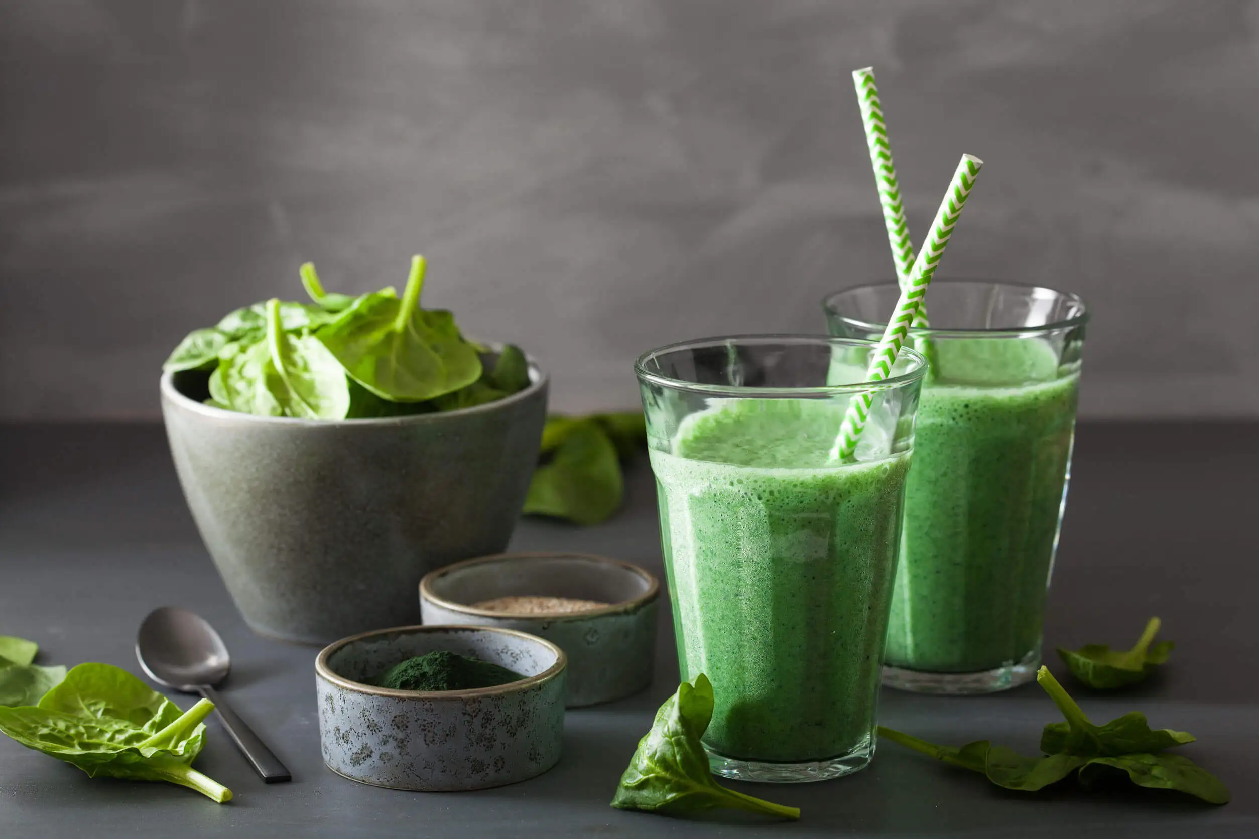 Para adelgazar saludablemente puede seguirse una dieta verde.