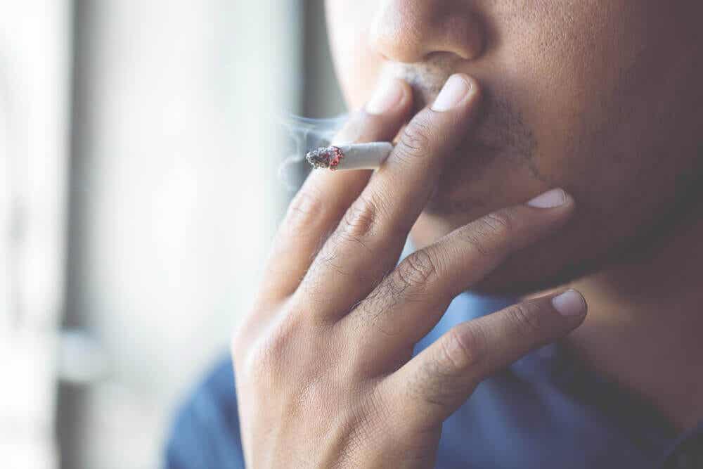 Cigarrillo como factor de riesgo para cáncer oral.