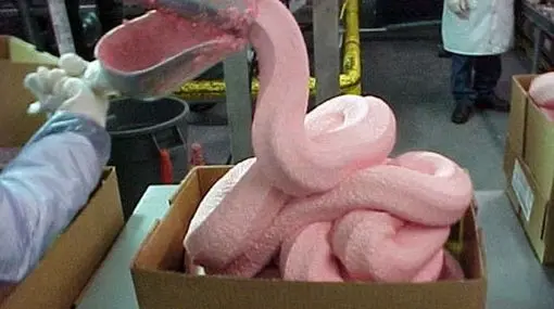 Con esta pasta rosada se crean los nuggets de pollo.