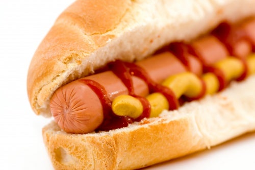 Aditivos de nitrito en las salchichas forman carcinógenos