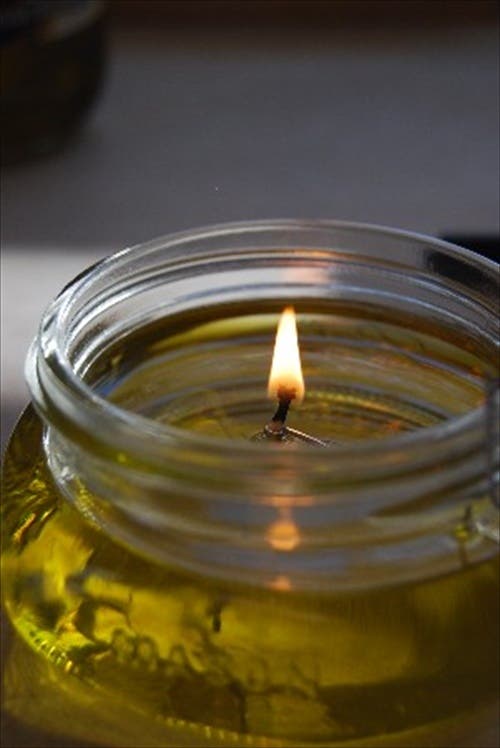 Vela con aceite de cocina usado