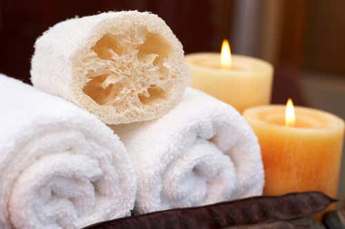 Las esponjas pueden dañar nuestra piel al tomar un baño