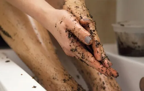 Exfoliante natural para tratar el vello encarnado