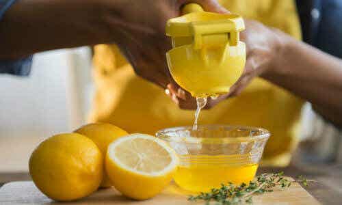 Limón y miel para prevenir los ronquidos