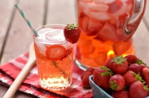 Aguas con sabor de fresa