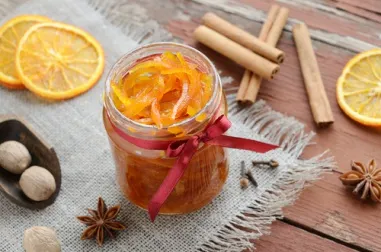 Cáscaras de naranja confitadas