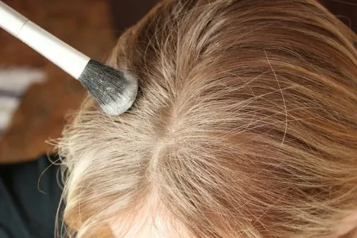 Mujer con el pelo seco