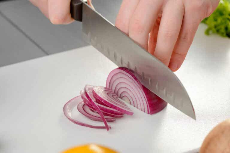 13 trucos para cortar la cebolla sin soltar ni una lágrima