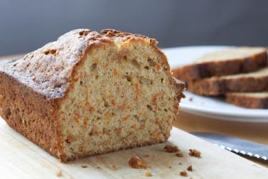 Receta de pan de zanahoria, coco y jengibre para desayunar
