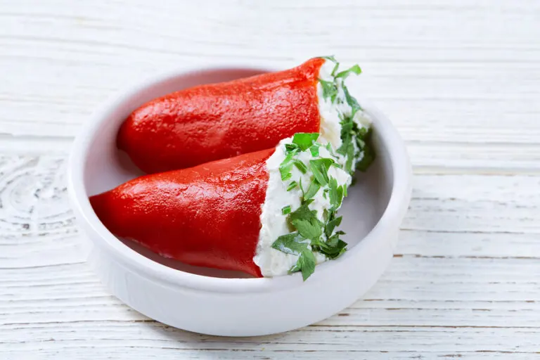 Pimientos rellenos de queso de cabra