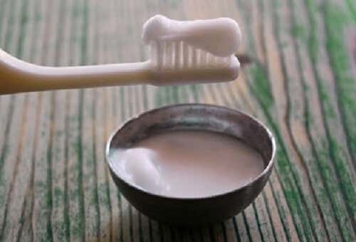 El aceite de coco, la mejor pasta dental y sin flúor