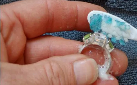 Limpiar-joyería-con-pasta-dental