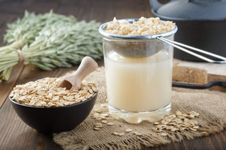 Conoce los beneficios del agua de avena. ¡Aprende a prepararla en casa!