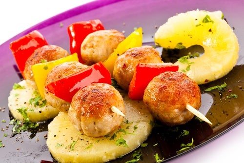 Albóndigas hawaianas