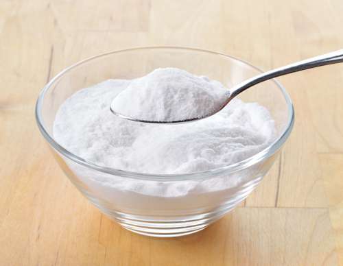 El bicarbonato de sodio ayuda a blanquear los dientes